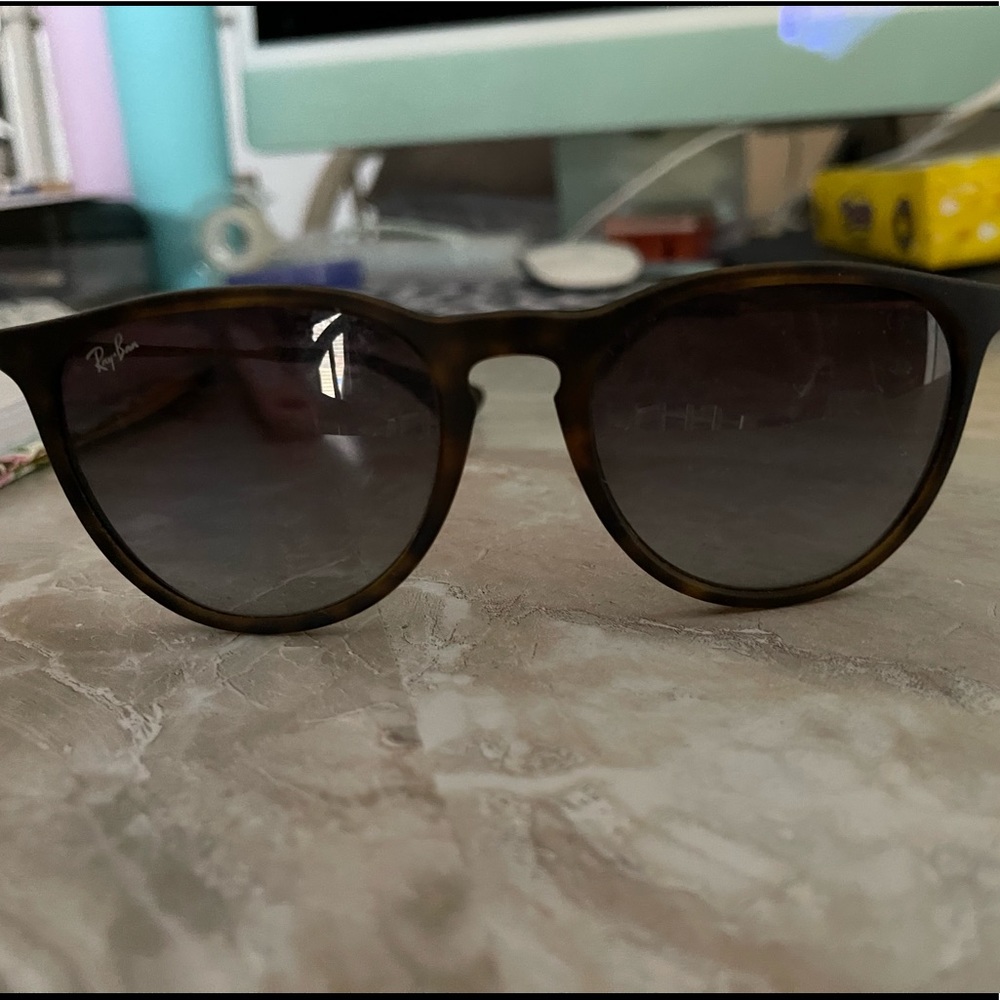 Erika Raybans